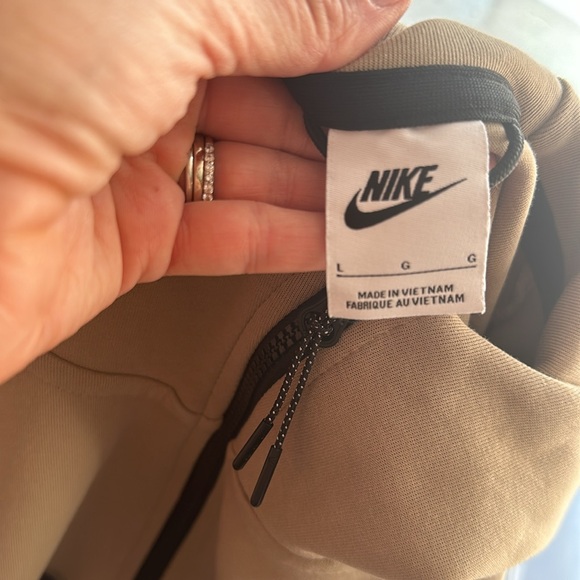 Tan Nike Tech size L like new condition. - Picture 7 of 11